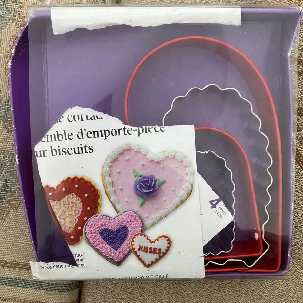 Wilton cookie cutters set of 4